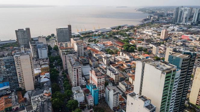 Vue aérienne du centre-ville de Belem,  au Brésil, le 25 août 2025.