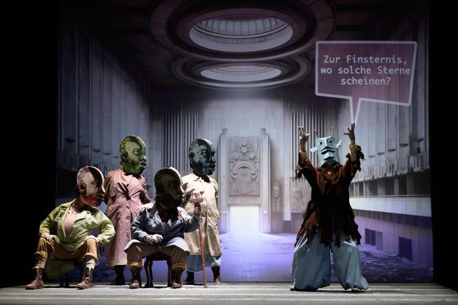 Répétition de la pièce « FaustX », de Brett Bailey et de la compagnie sud-africaine Third World Bunfight, lors du festival Kunstfest Weimar, à Weimar (Allemagne), le 19 août 2025.