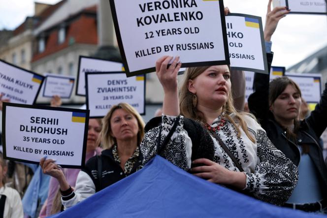 La diaspora ukrainienne se rassemble sur la place du Château, à Varsovie, pour célébrer la fête de l’indépendance de l’Ukraine, en Pologne, le 24 août 2025.