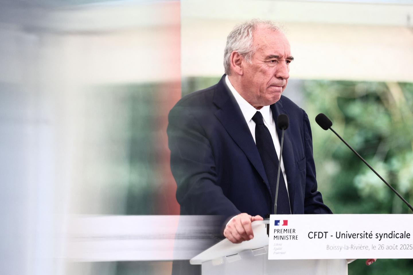 Will France's government collapse? Do the math with our simulator
