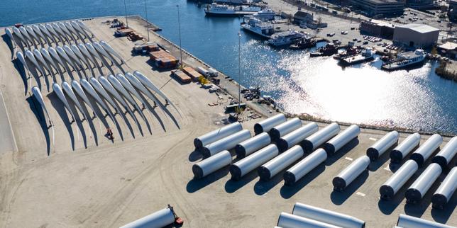 Trump steps up campaign against renewable energy, orders halt to offshore wind farm construction