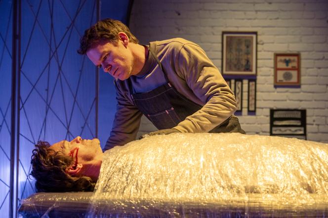 Neil Patrick Harris (Lowell) et Michael C. Hall (Dexter Morgan) dans la série « Dexter: Resurrection », créée par Clyde Phillips.