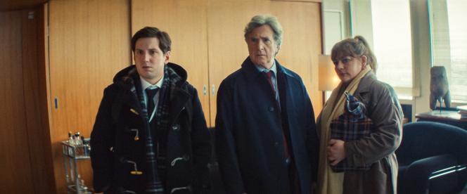 Nino Granell (Jean Chevalier), Lionel Perrin (François Cluzet) et Francine Bonenfant (Emilie Gavois-Kahn) dans « Fils de », de Carlos Abascal Peiro.