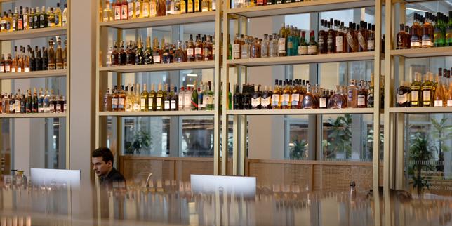 Droits de douane : Pernod Ricard pénalisé par la baisse des ventes en Chine et aux Etats-Unis