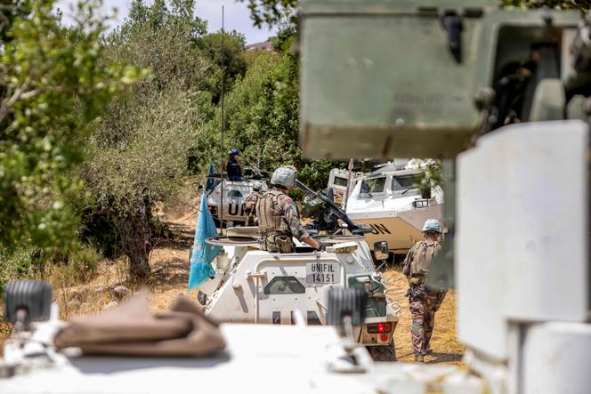 Des véhicules blindés de la Force intérimaire des Nations unies au Liban (FINUL), dans la vallée de Khraibeh, dans le sud du pays, le 27 août 2025.