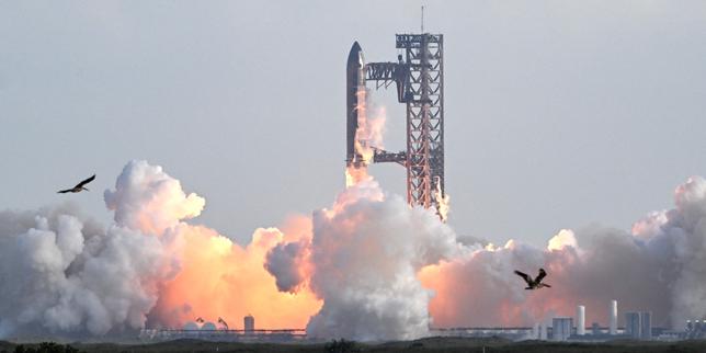 La mégafusée Starship de SpaceX décolle depuis la Starbase, près de Boca Chica (Texas), le 26 août 2025.