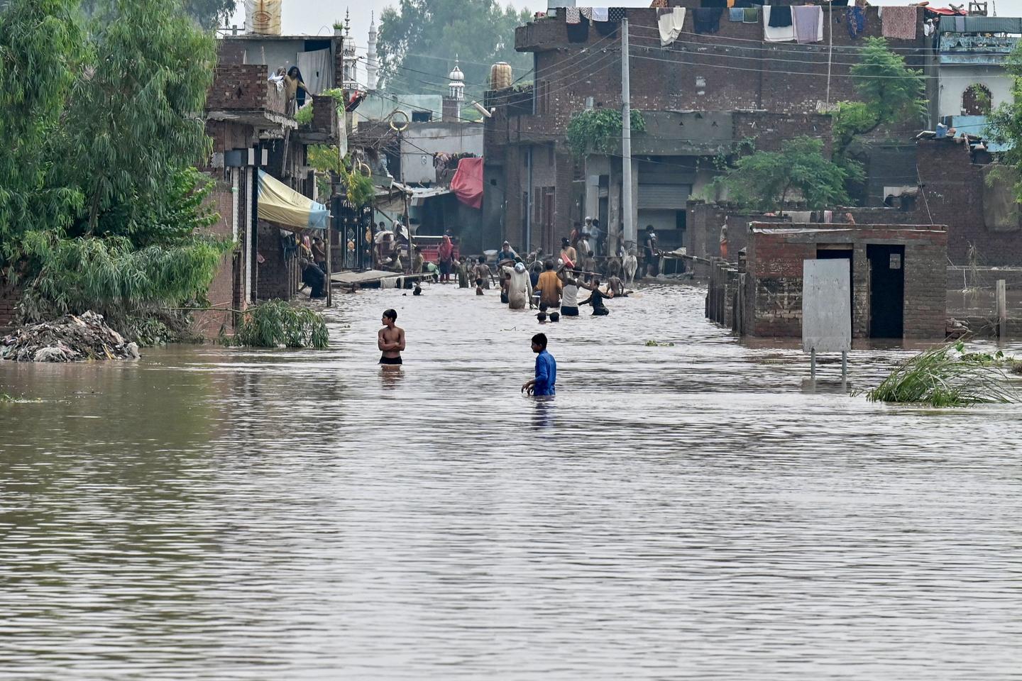 Floods affect 1.2 million, displace nearly 250,000 in eastern Pakistan