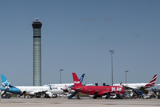Sur le tarmac de l’aéroport Roissy-Charles-de-Gaulle, près de Paris, le 3 juillet 2025.