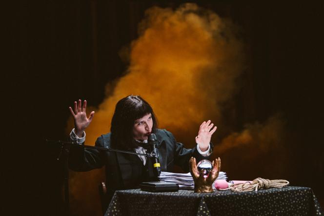 Carolina Bianchi dans « The Brotherhood », chapitre II de la trilogie « Cadela Força », à Bruxelles, le 9 mai 2025.