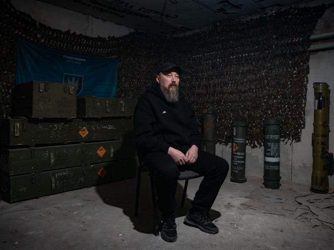 Robert Brovdi, dit « Madyar », 49 ans, commandant dans un centre de commande situé dans les alentours de Pokrovsk, en Ukraine, le 10 novembre 2024.