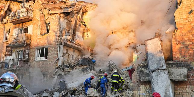 En direct, guerre en Ukraine : au moins huit morts et 30 blessés dans des frappes aériennes nocturnes sur Kiev