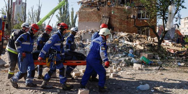En direct, guerre en Ukraine : le bilan de l’attaque aérienne russe sur Kiev monte à 14 morts dont trois enfants