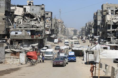 Des Gazaouis fuient d’une zone à l’autre de la ville de Gaza, au milieu d’une opération militaire israélienne, le 29 août 2025.