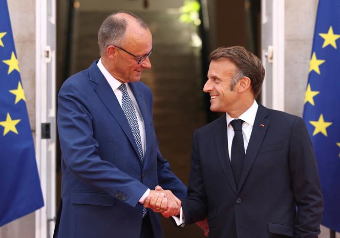 Emmanuel Macron et le chancelier allemand, Friedrich Merz, avant une réunion du cabinet franco-allemand à Toulon (Var), le 29 août 2025.