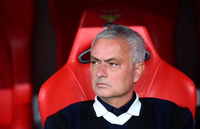 José Mourinho, à Lisbonne, lors du match entre Benfica et Fenerbahçe, le 27 août 2025.