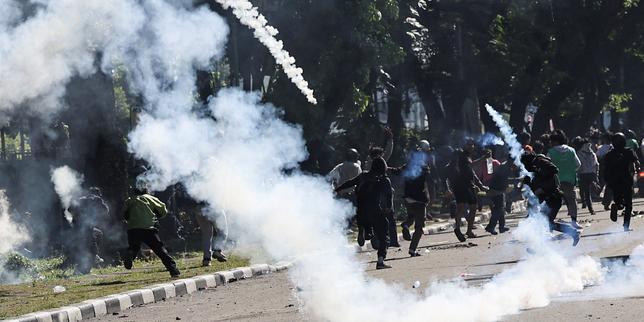 En Indonésie, « la réponse brutale du gouvernement aux protestations semble confirmer les craintes qu’annonçait le retour en force de l’armée »