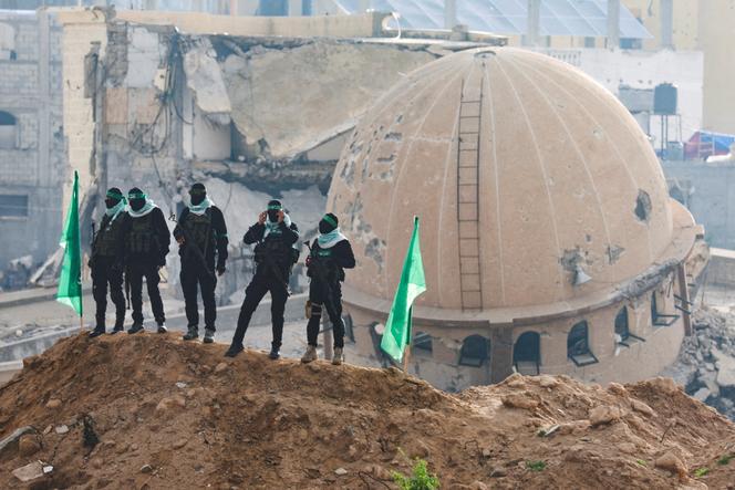 Des combattants du Hamas, lors des échanges d’otages et de prisonniers entre le mouvement islamiste palestinien et Israël, à Khan Younès, dans le sud de la bande de Gaza, le 20 février 2025.