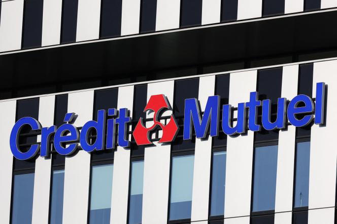 Une enseigne du Crédit Mutuel à Strasbourg, le 24 août 2024.