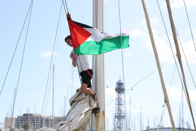 Sur un bateau faisant partie de la flottille cherchant à apporter de l’aide humanitaire à Gaza, à Barcelone, le 30 août 2025.