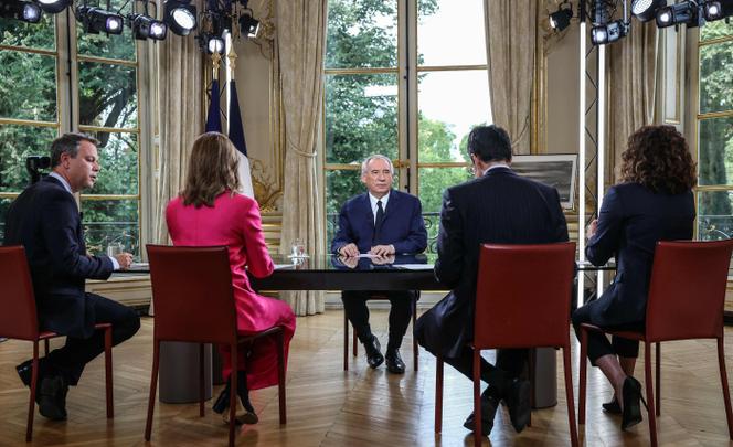 François Bayrou, lors de son interview avec LCI, CNews, BFMTV et FranceInfo, à Matignon, à Paris, le 31 août 2025.
