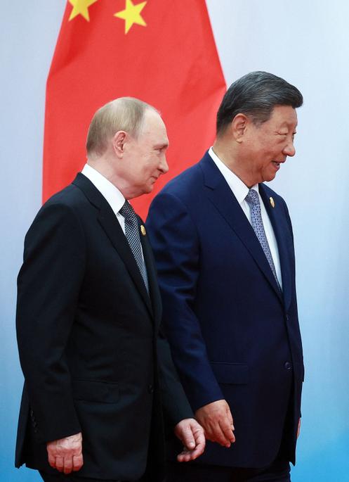 Le président russe, Vladimir Poutine, s’entretient avec le président chinois, Xi Jinping, lors du sommet de Tianjin, en Chine, le 1ᵉʳ septembre 2025.
