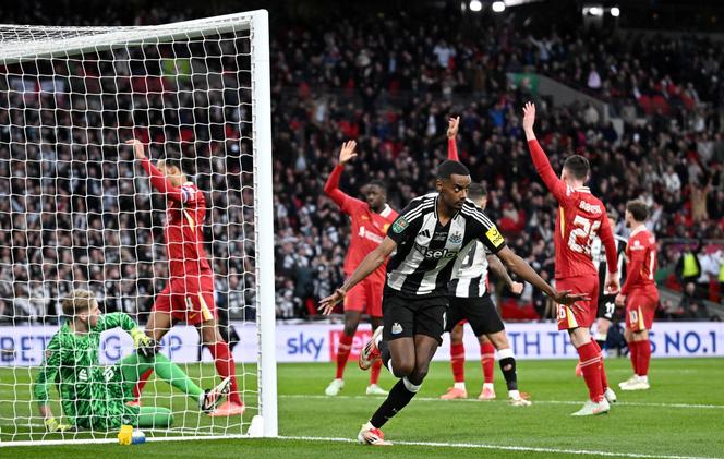 L’attaquant de Newcastle, Alexander Isak, lors de la finale de la Coupe de la Ligue anglaise face à Liverpool, le 16 mars 2025 à Wembley (Royaume-Uni).