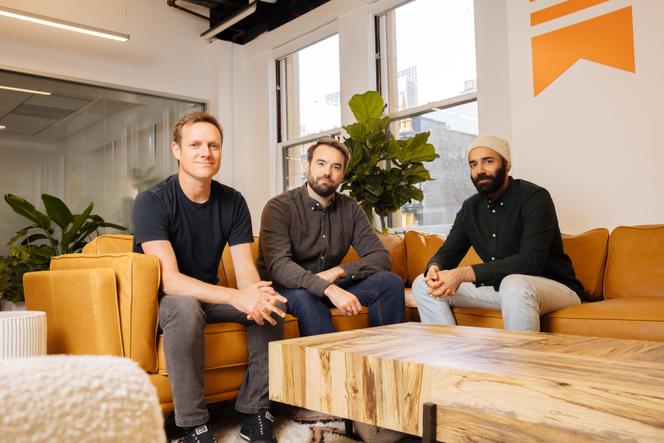 Les cofondateurs de Substack, de gauche à droite : Hamish McKenzie, Chris Best et Jairaj Sethi, à San Francisco, le 16 mars 2022.