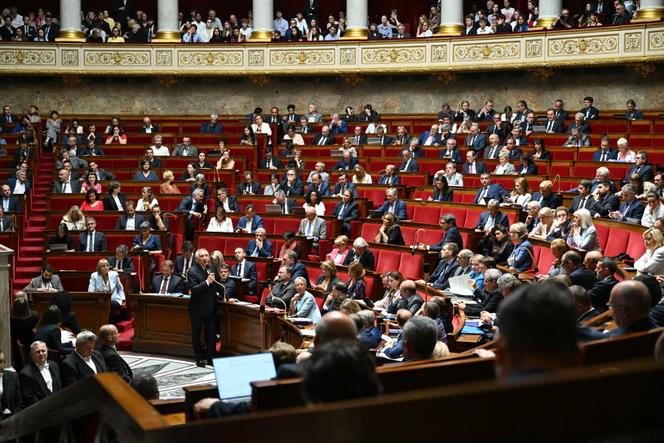 François Bayrou (au centre) lors d’une séance de questions au gouvernement, à l’Assemblée nationale, à Paris, le 24 juin 2025.