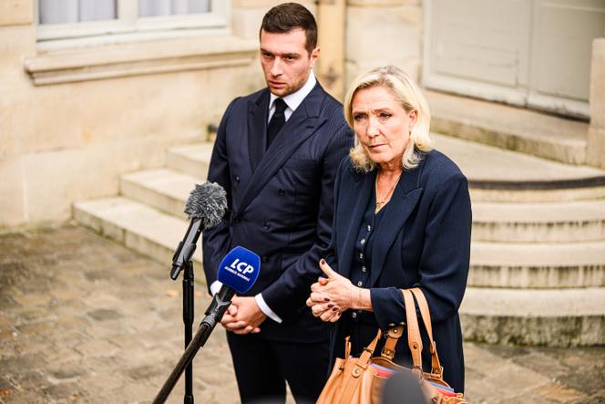 Le président du RN, Jordan Bardella, et la présidente du groupe RN à l’Assemblée nationale, Marine Le Pen, après leur entretien avec le premier ministre à Matignon, le 2 septembre 2025.