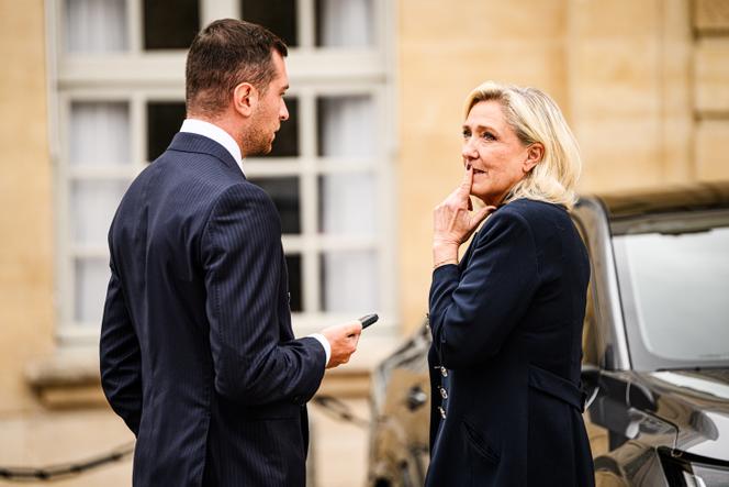 Le président du Rassemblement national (RN), Jordan Bardella, et la présidente du groupe RN à l’Assemblée nationale, Marine Le Pen, après leur entretien avec François Bayrou, à Paris, le 2 septembre 2025.