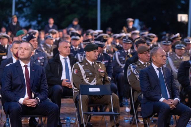 Karol Nawrocki, président polonais, et Donald Tusk, premier ministre polonais, lors de la cérémonie du 86ᵉ anniversaire de l’invasion de la Pologne par l’Allemagne nazie, à Gdansk, en Pologne, le 1ᵉʳ septembre 2025.