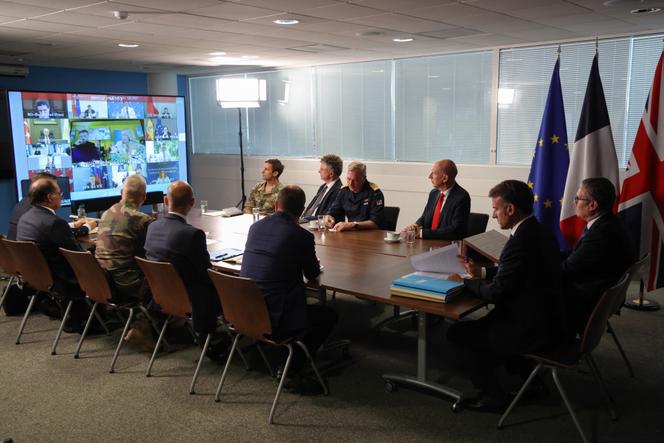 Keir Starmer, premier ministre britannique, et Emmanuel Macron, lors d’une visioconférence de la « coalition des volontaires », à Londres, le 10 juillet 2025.