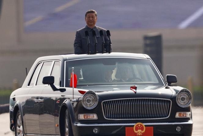 Le président chinois, Xi Jinping, passe en revue les troupes lors d’un défilé militaire marquant le 80ᵉ anniversaire de la fin de la seconde guerre mondiale, à Pékin, le 3 septembre 2025.