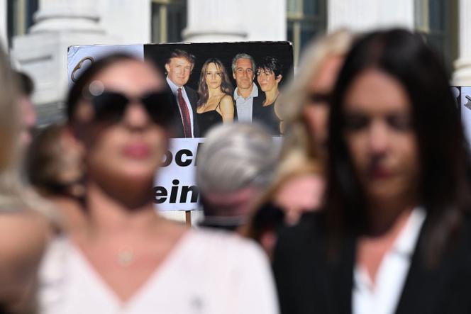 Lors d’une manifestation en soutien aux victimes de Jeffrey Epstein, devant le Capitole à Washington, le 3 septembre 2025.