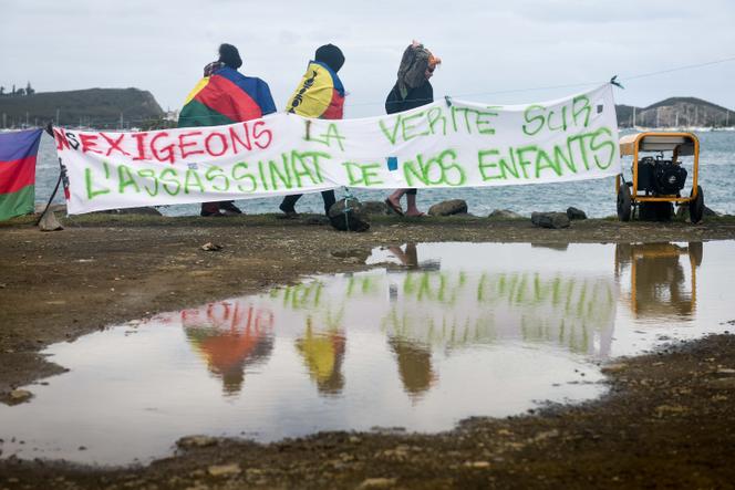Lors d’une mobilisation de soutien aux prisonniers et aux victimes de l’insurrection du 13 mai 2024, organisée par des militants indépendantistes, à proximité du centre pénitentiaire de Nouméa, le 22 août 2025.