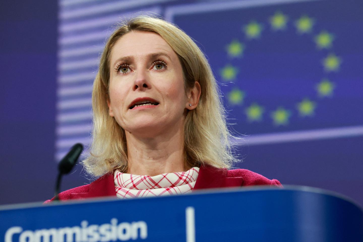 The EU extends sanctions against more than 2,500 Russian officials and entities