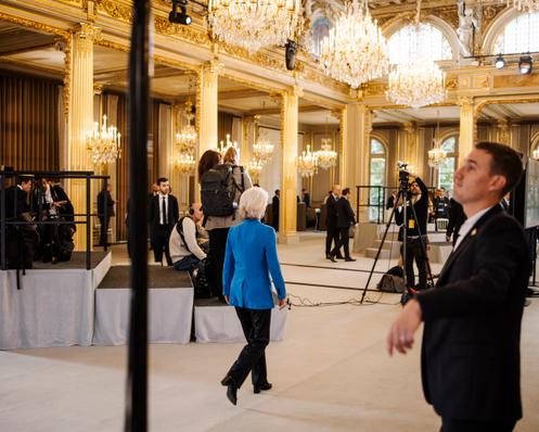 A presidente da Comissão Europeia, Ursula von der Leyen, chega para a reunião da Coalizão dos Dispostos no Palácio do Eliseu em 4 de setembro de 2025.