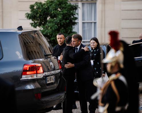 Volodymyr Zelensky deixa o Palácio do Eliseu após a cúpula da coalizão dos dispostos em 4 de setembro de 2025.
