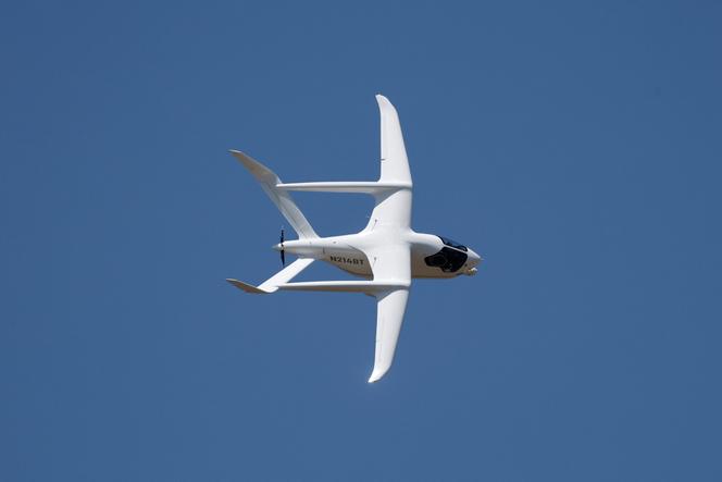 Un Alia CX300 de Beta Technologies lors d’un vol de démonstration à l’aéroport du Bourget, le 18 juin 2025. 