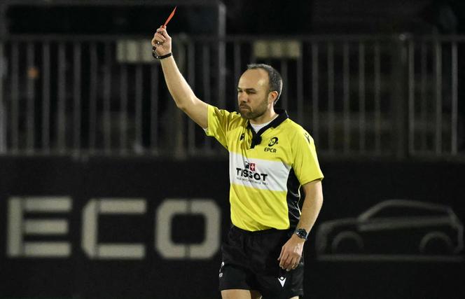 L’arbitre Mike Adamson, lors du match Bath-Clermont, à Bath (Royaume-Uni), le 12 janvier 2025.