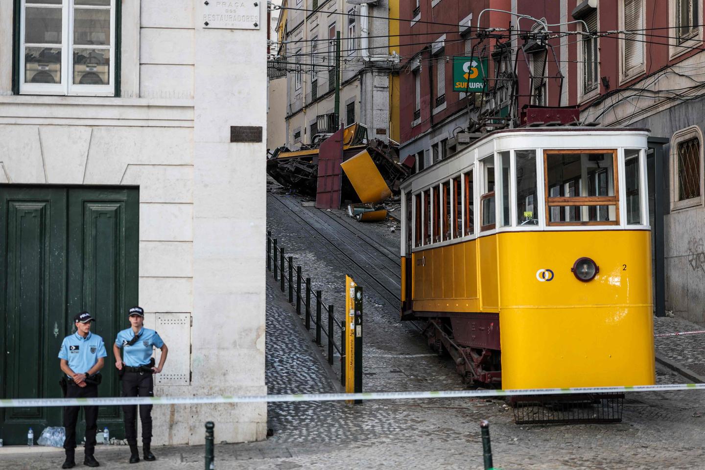Lisbon's Gloria funicular derails, plunging the city into mourning