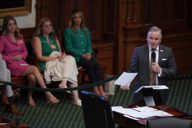 Le sénateur républicain du Texas Bryan Hughes défend un texte de loi imposant de nouvelles restrictions en matière d’avortement, à Austin (Texas), le 3 septembre 2025.