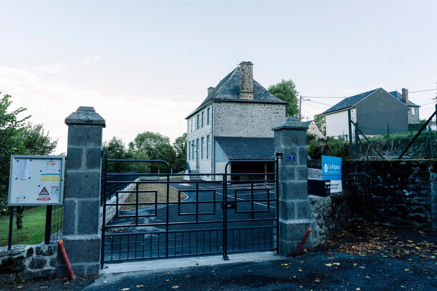 Suicide de Caroline Grandjean, l’enquête administrative révèle un manque de soutien du ministère : « l’institution n’a pas toujours fait bloc avec elle »