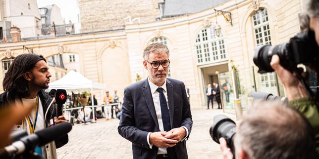 "Olivier Faure e il dilemma del Partito Socialista francese: tra identità di sinistra e necessità di coalizioni"