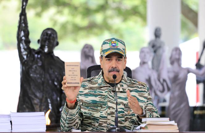 Le président vénézuélien, Nicolas Maduro, lors d’une réunion avec le haut commandement militaire à Caracas, le 5 septembre 2025, d’après une photo diffusée par le service de presse présidentiel.