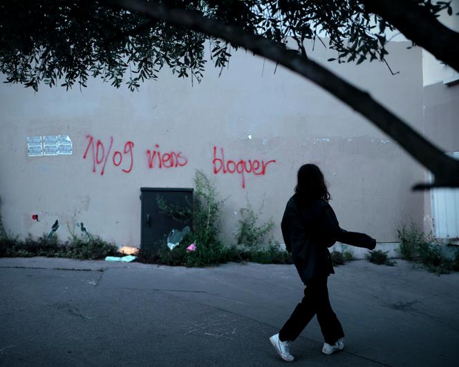 Un graffiti de mobilisation pour le mouvement du 10 septembre « Bloquons tout ! », à Paris, le 4 septembre 2025.