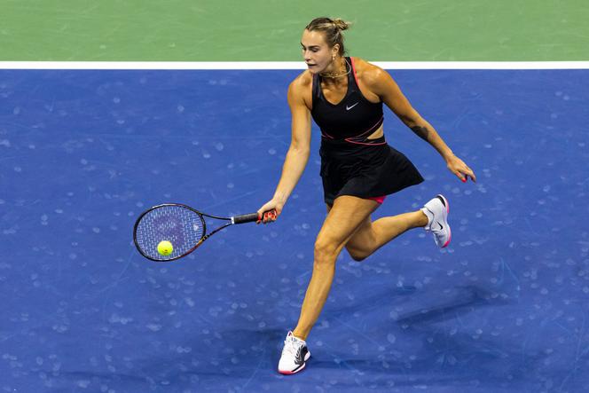 La Biélorusse Aryna Sabalenka en demi-finale de l’US Open face à l’Américaine Jessica Pegula, à New York, le 4 septembre 2025.