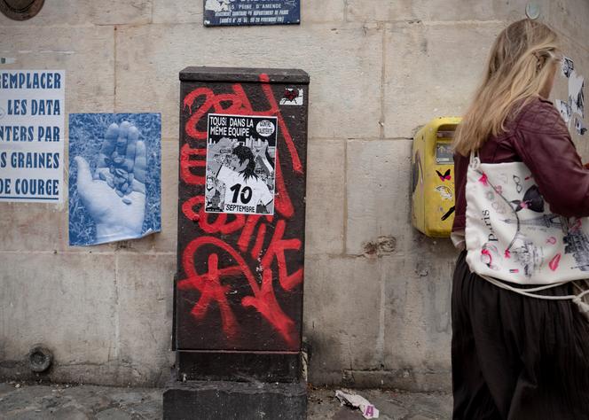 Une affiche de mobilisation pour le mouvement Bloquons tout, à Paris, le 4 septembre 2025.