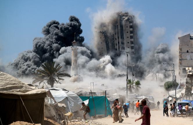 Une frappe israélienne sur la tour Mushtaha, dans la ville de Gaza, le 5 septembre 2025. 