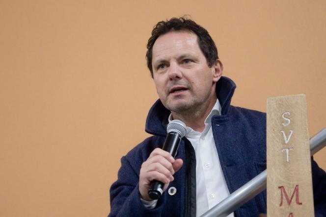 Le sénateur Jérôme Durain (Parti socialiste), à Chassagne-Montrachet (Côte-d’Or), le 6 février 2025.